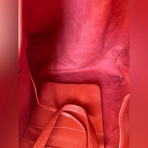 Cuyana Classic Easy Tote in RIOJA Pebbled Leather - Picture 13 of 13